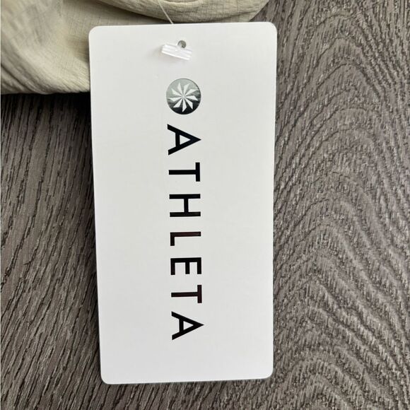 Athleta Women's Tan Shorts very comfortable and lightweight - Picture 5 of 6